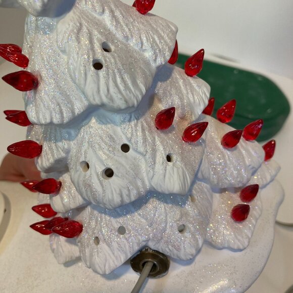 Vintage Santa & Mrs. Claus Dancing Lighted Christmas Tree Ceramic Music Figurine - Picture 5 of 16